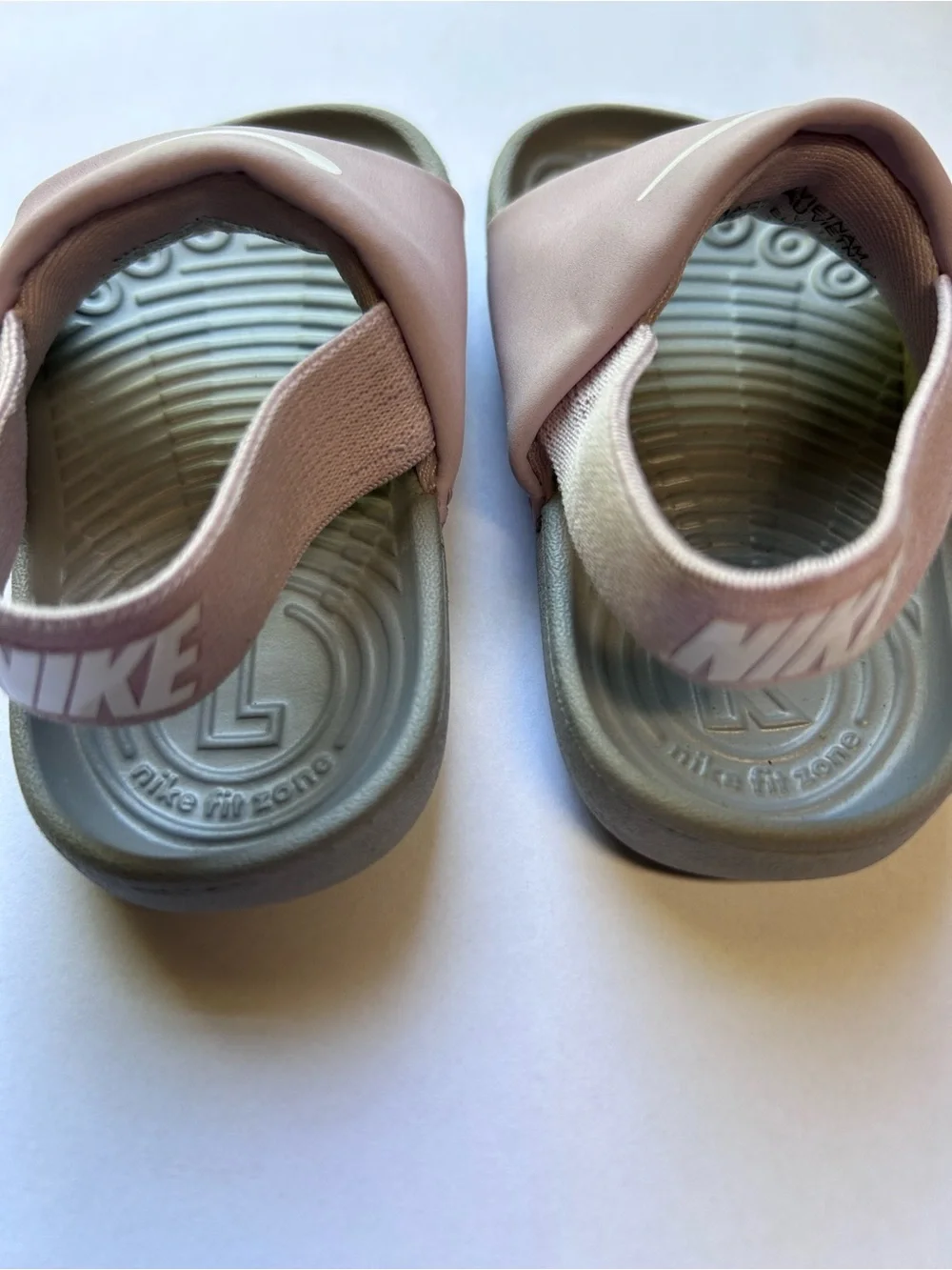 Nike Kawa Girl’s Toddler Lavender slide sandals 4C